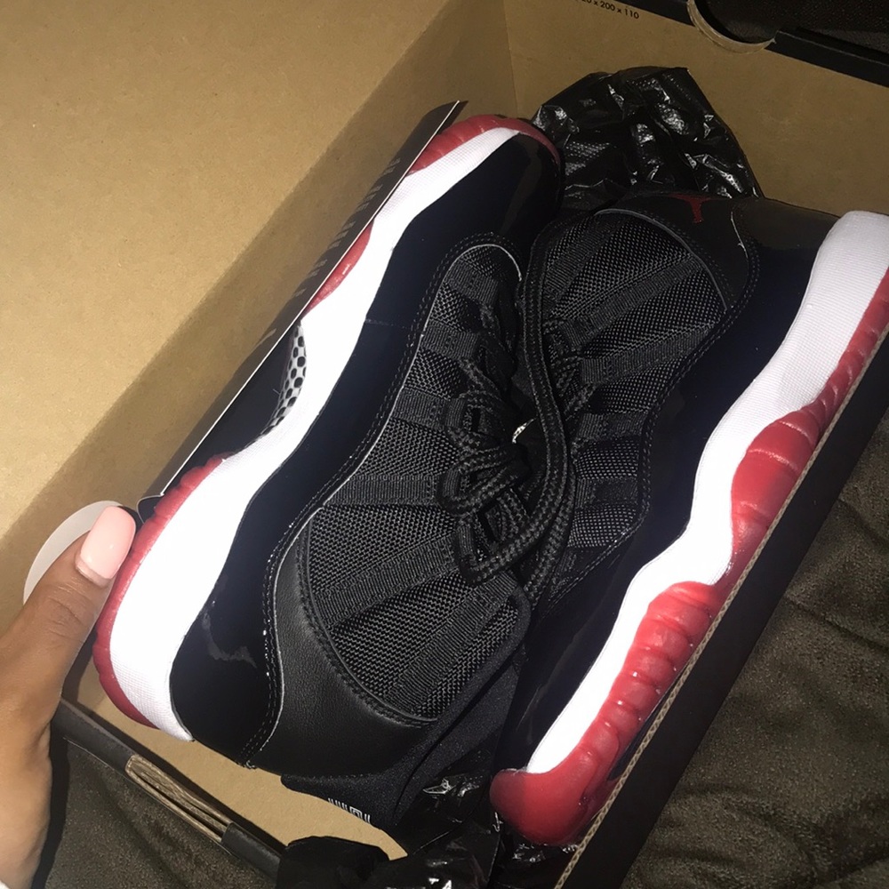 Retro 11 - Picture 1 of 3